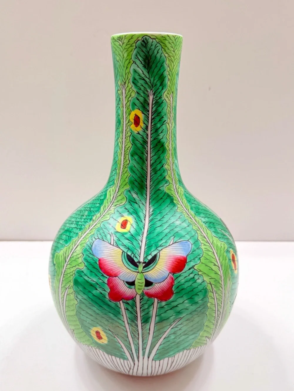 Antique 19th C. Chinese Qing Dynasty Porcelain Vase,‎ Cabbage Leaf Butterfly 13”
